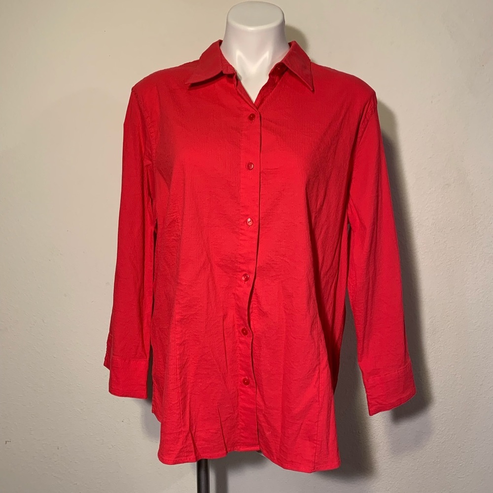 ✅ Women’s Pink button up shirt size XL